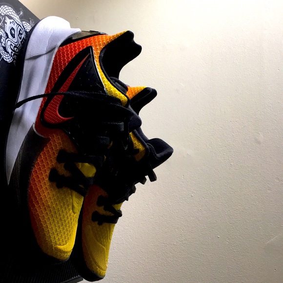 Kyrie low 2 sunset - Picture 1 of 3